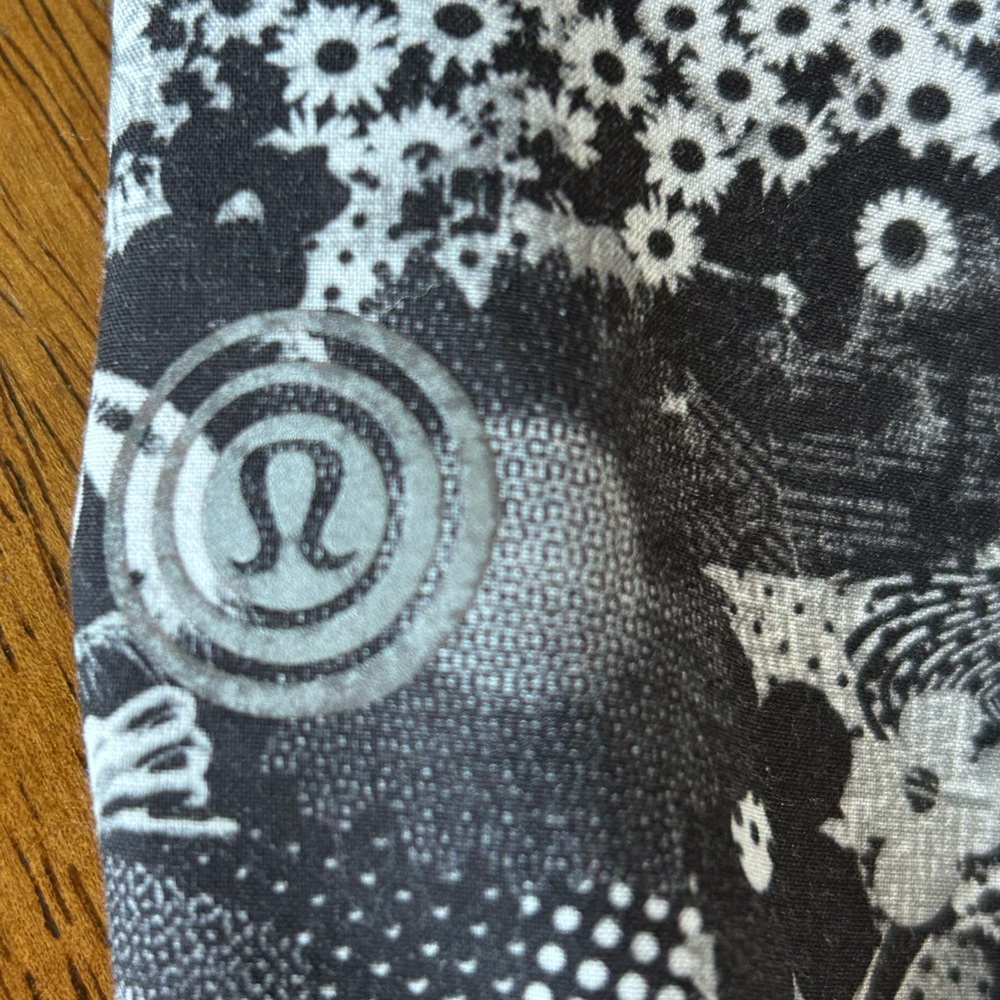 Lululemon Speed Short Size 4 SeaWheeze Counter Culture White/Black Running - Picture 12 of 13